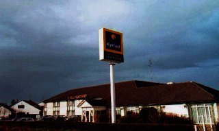 KYRIAD CALAIS COQUELLES