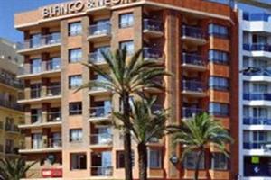 BLANCO Y NEGRO APARTAMENTOS