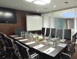 Howard Johnson La Cañada Hotel & Suites