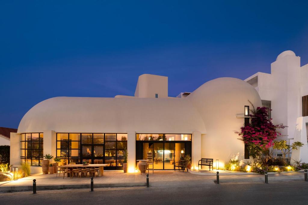 KOUROS EXCLUSIVE HOTEL & SUITES