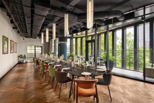 Foto del hotel The Gantry London, Curio Collection by Hilton