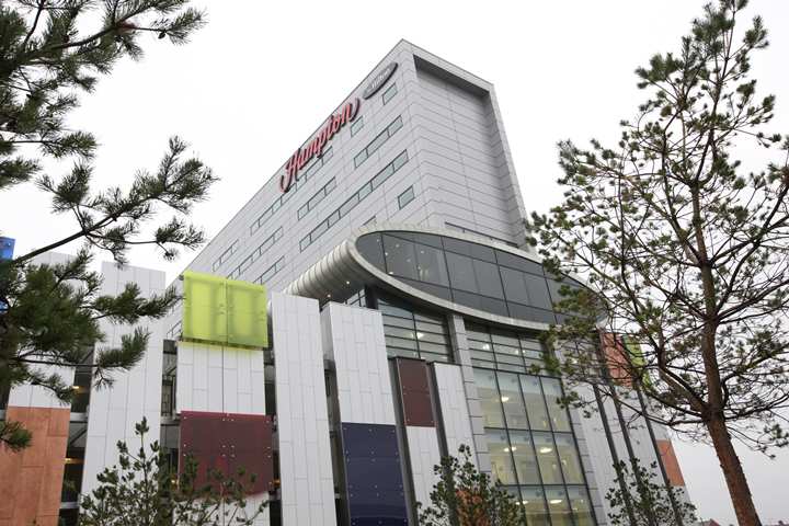 HAMPTON BY HILTON LIVERPOOL/JOHN LENNON AIRPORT