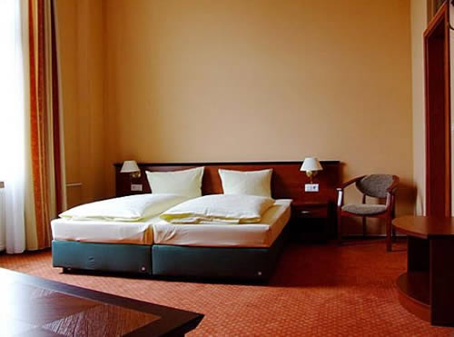 REWARI HOTEL BERLIN