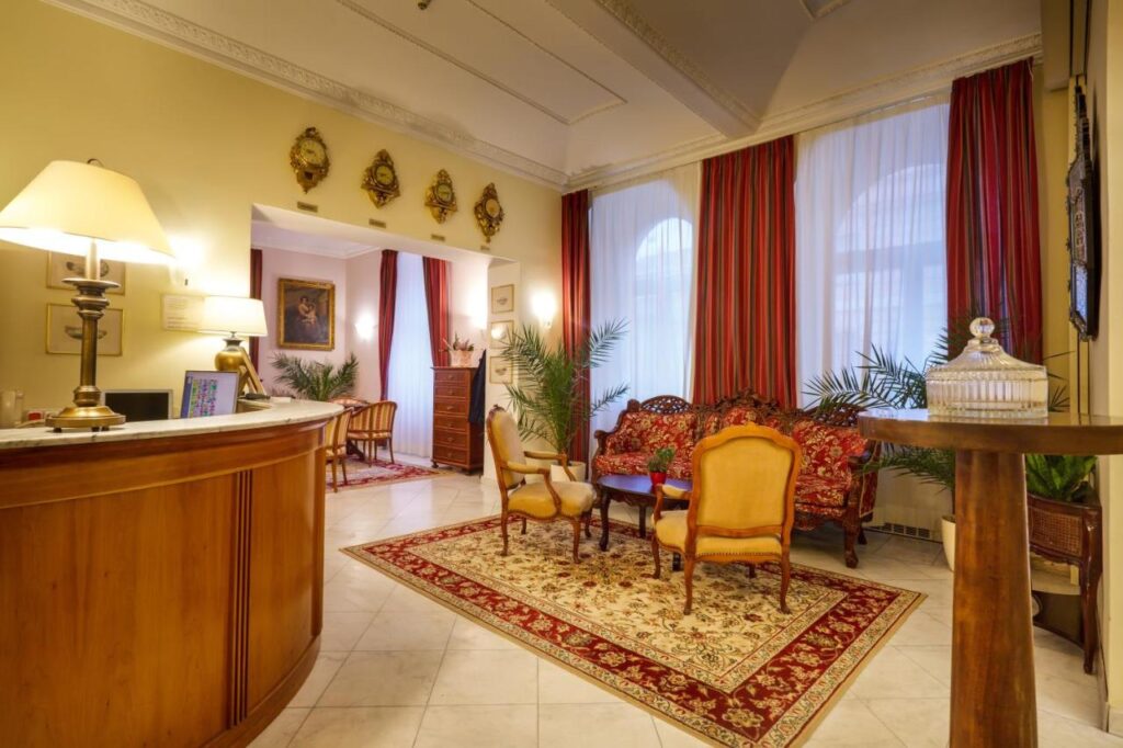 ST.GEORGE HOTEL