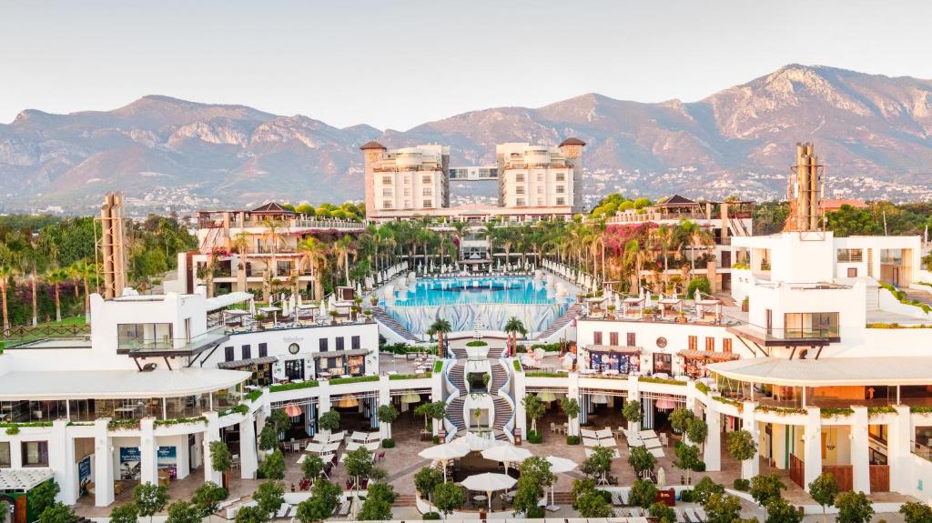 CRATOS PREMIUM HOTEL KYRENIA