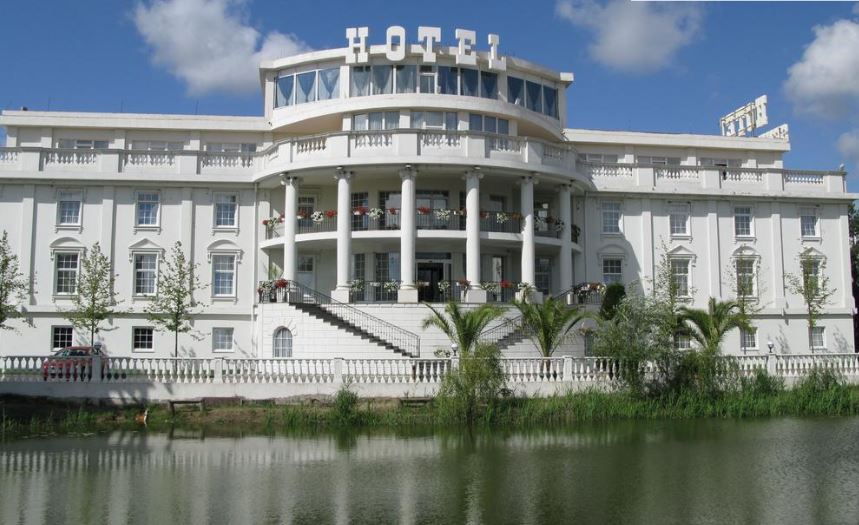 SENATORS PARK