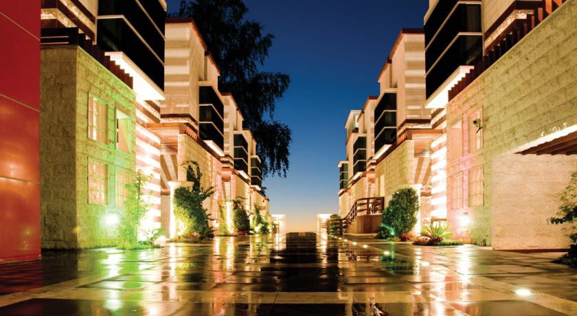One To One Hotel - The Village