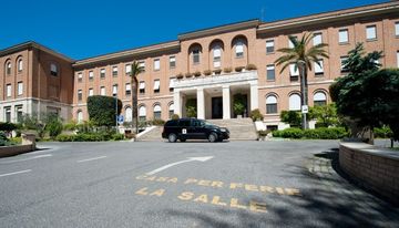 CASA LA SALLE GUEST HOUSE