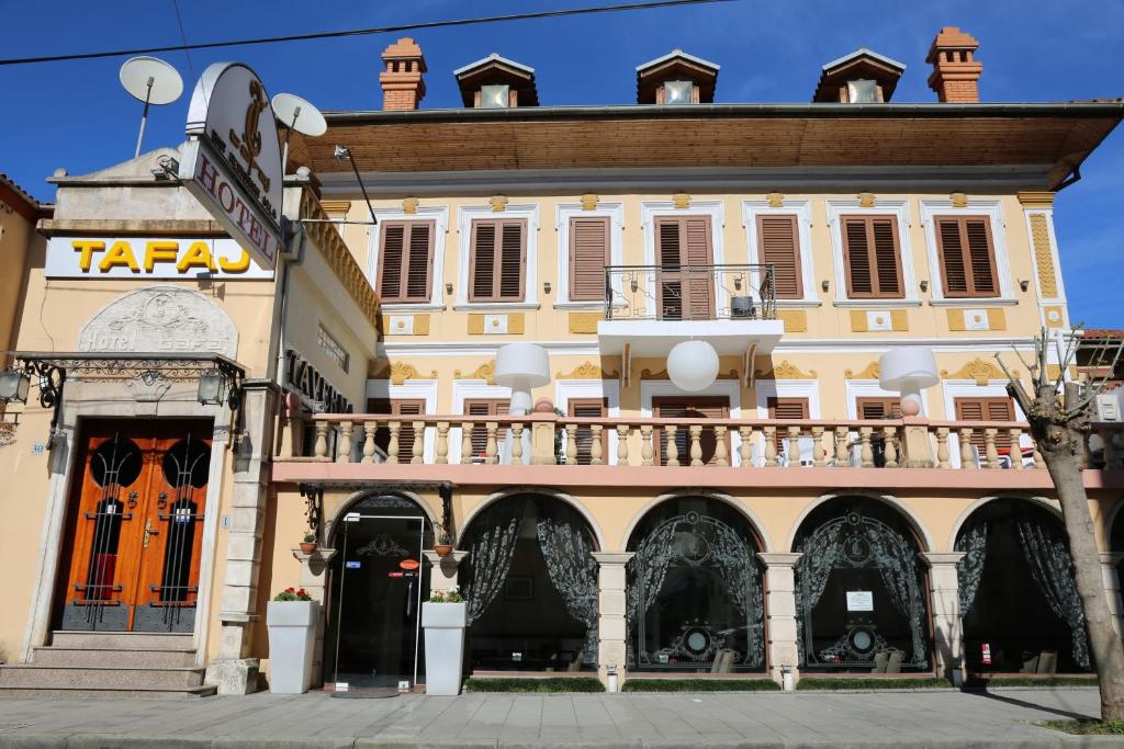 VILA TAFAJ