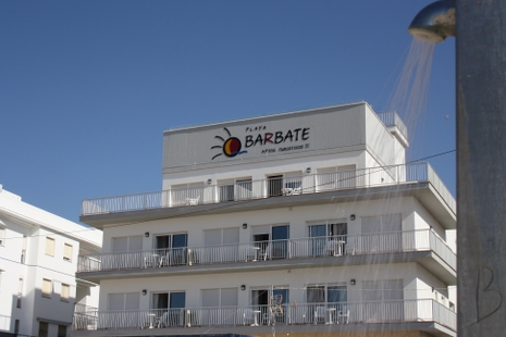 APARTAMENTOS TURISTICOS PLAYA BARBATE - Hotel cerca del DEHESA DE MONTENMEDIO GOLF & COUNTRY CLUB