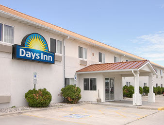 Hotel DAYS INN  AND  SUITES FARGO 19TH A
