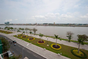 RIVERSIDE SUITES