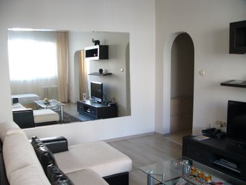 VIP APARTMENTS - LYUBEN KARAVELOV STREET