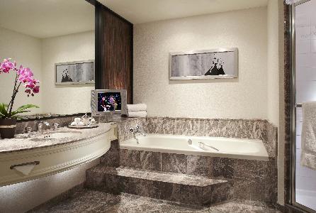 LOEWS HOTEL VOGUE - LUXURY KING