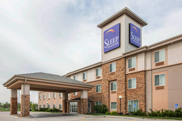 SLEEP INN  AND  SUITES HAYSVILLE