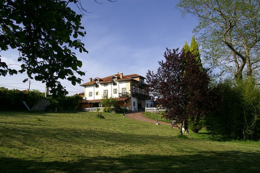 LA CASONA DE CERRAZO