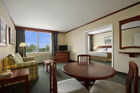 TRAVELODGE HOTEL MONTREAL AIRPORT - STANDARD AB