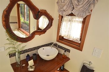 Trovalia Bellbird Cottage B B