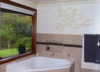 Trovalia Bellbird Cottage B B