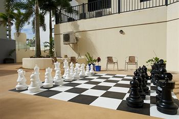 JACK & NEWELL CAIRNS LUXURY APARTMENTS