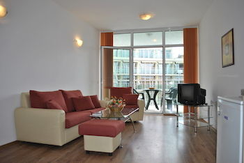 JULIA FAMILY APARTMENTS