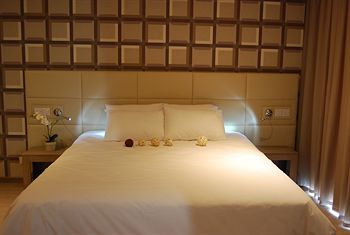 MELPO ANTIA LUXURY APARTMENTS & SUITES