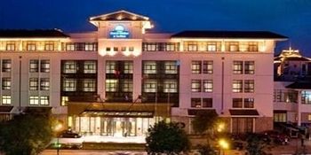DAYS HOTEL AND SUITES FUDU