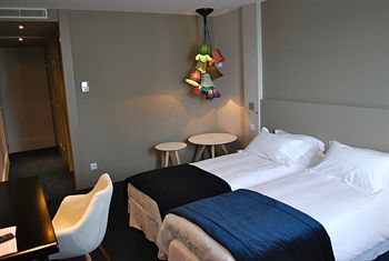LE CINQ