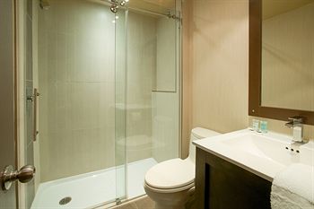 LE CHABROL HOTEL & SUITES