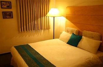 DIZENGOFF SUITES