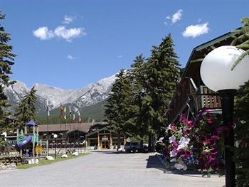 RUNDLE MOUNTAIN LODGE