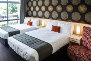 QUALITY HOTEL AMBASSADOR