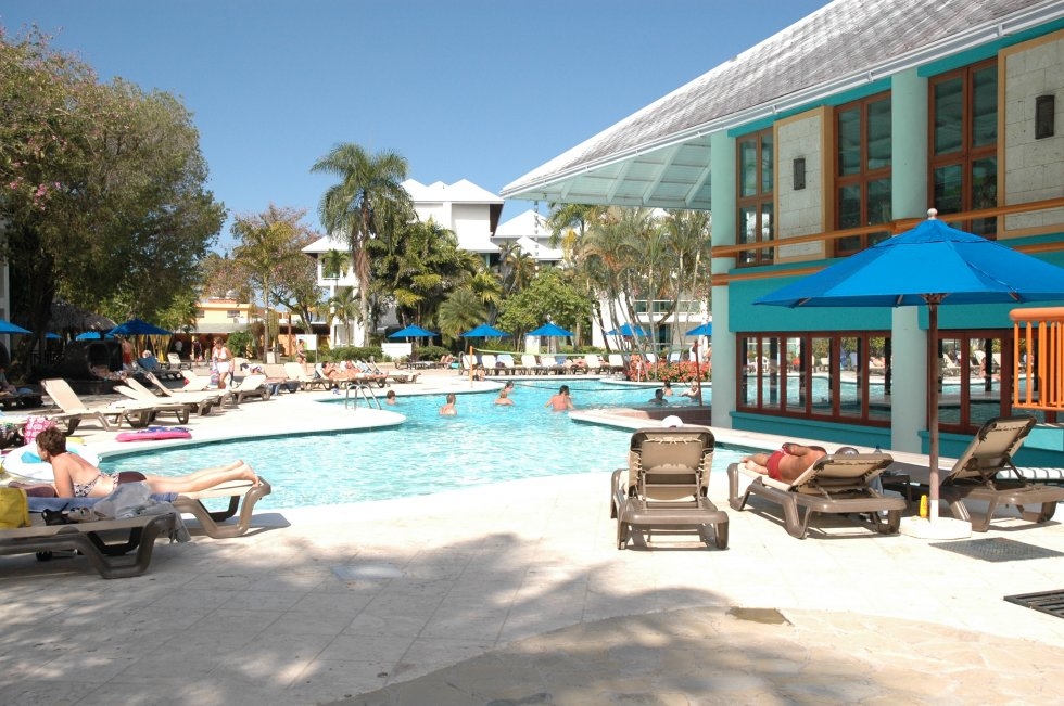 Grand paradise playa dorada beach resort and casino puerto plata