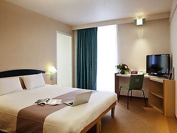 IBIS DINAN