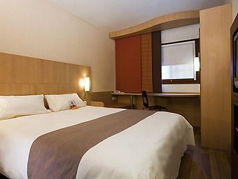 IBIS PAU CENTRE