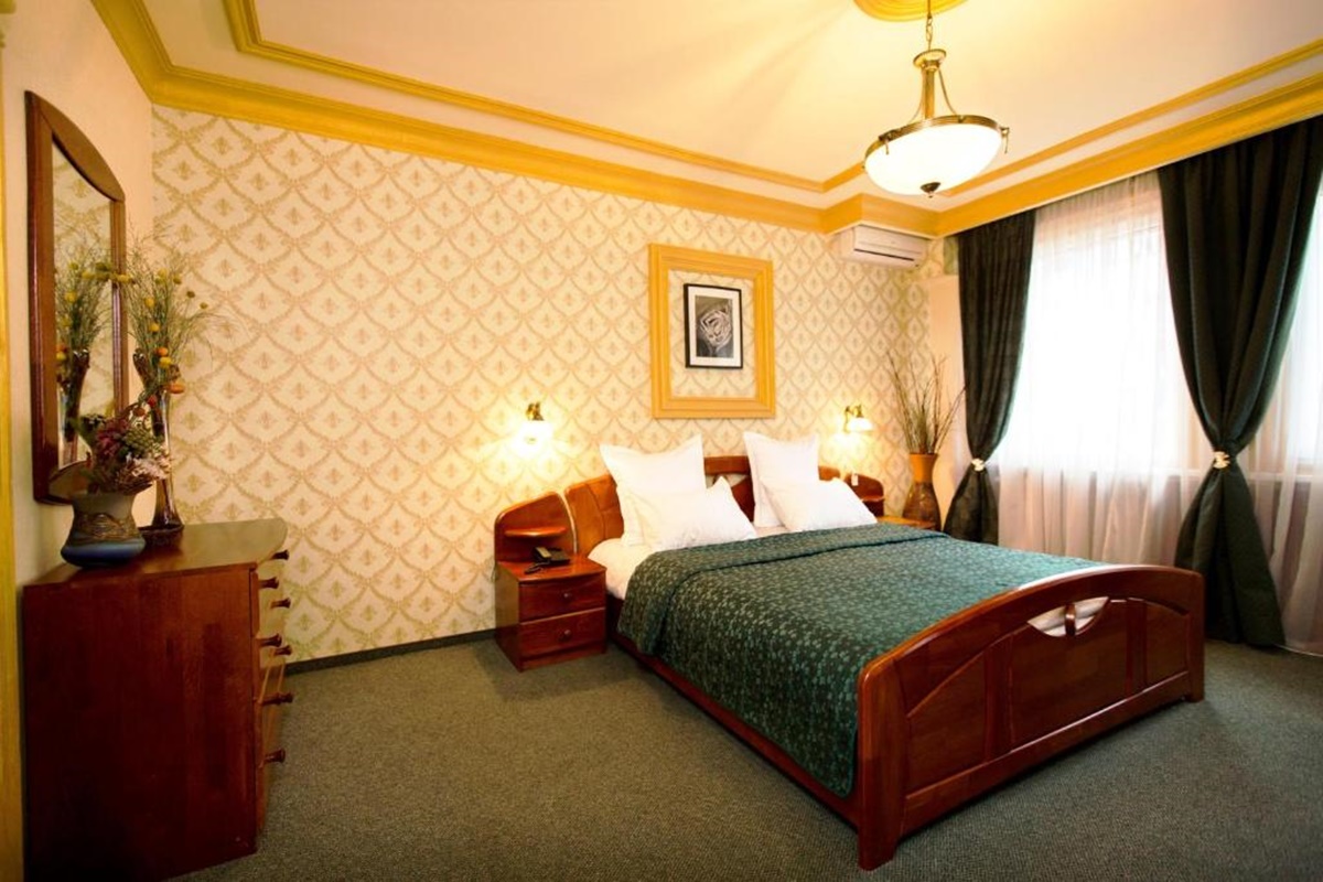 BUCHAREST COMFORT SUITES HOTEL