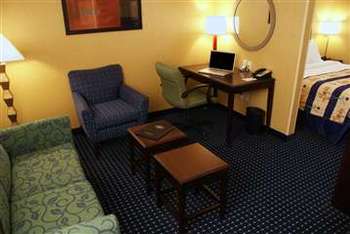 FAIRFIELD INN & SUITES DENVER AIRPORT