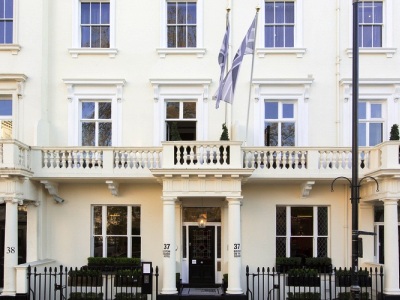 ECCLESTON SQUARE