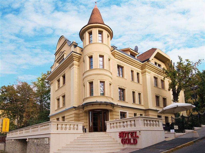 GOLD HOTEL WINE AND DINE