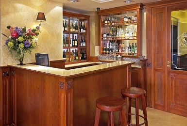 GOLD HOTEL WINE &AMP; DINE