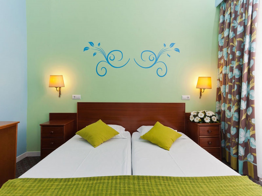 room photo