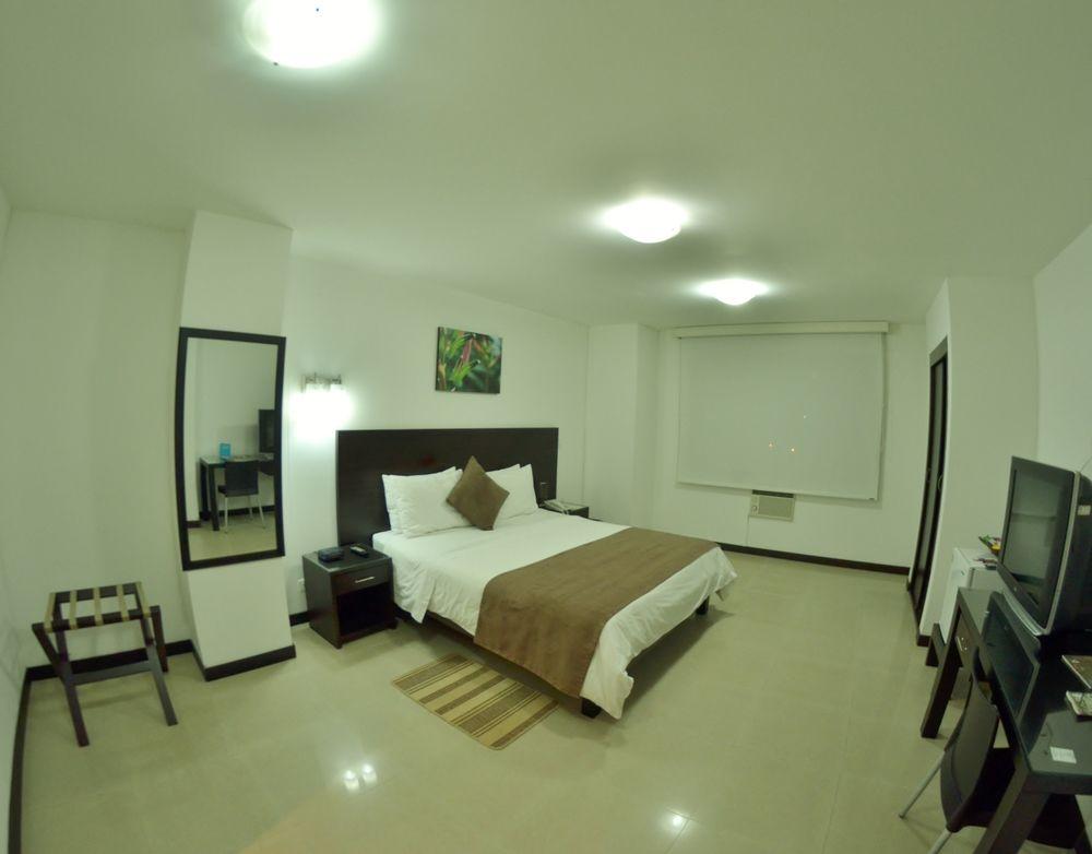 Hotel Pinares Plaza