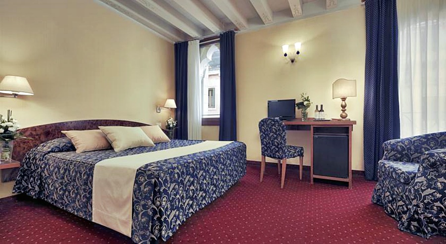 room photo