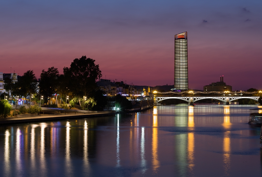 EUROSTARS TORRE SEVILLA - Hotel cerca del Restaurante El Aguador de Velázquez