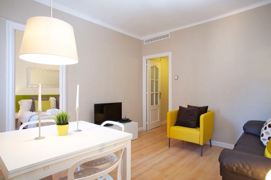 APARTAMENTO A 867 M DEL CENTRO DE BARCELONA CON AIRE ACONDICIONADO, ASCENSOR, APARCAMIENTO