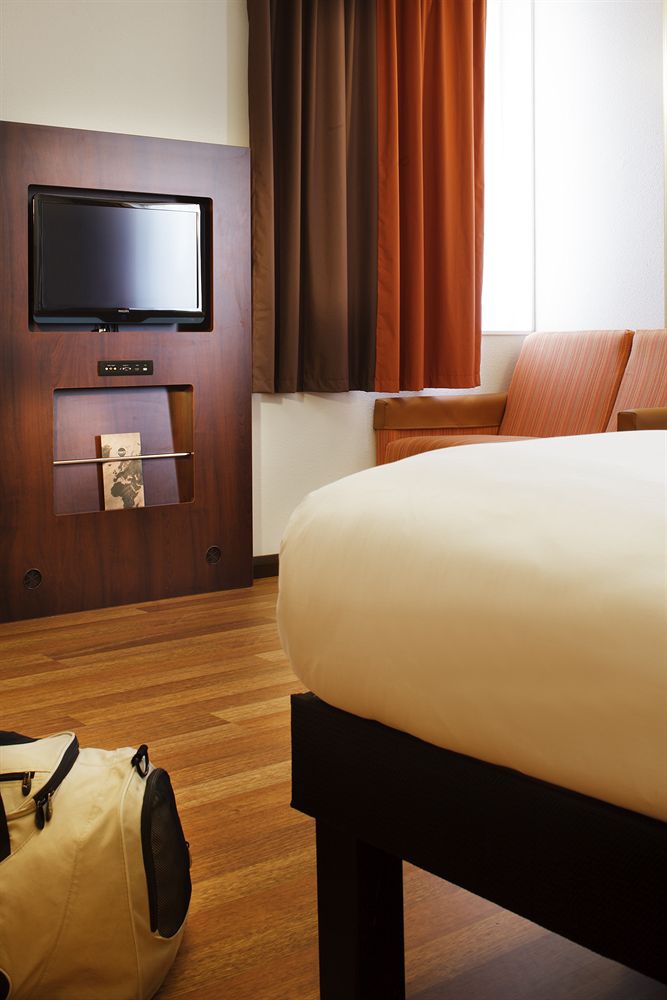 room photo
