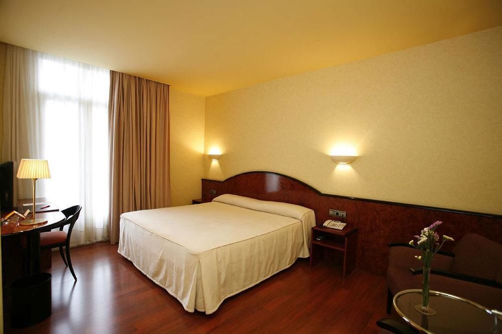 CALEDONIAN - Hotel cerca del Restaurante Zarabanda