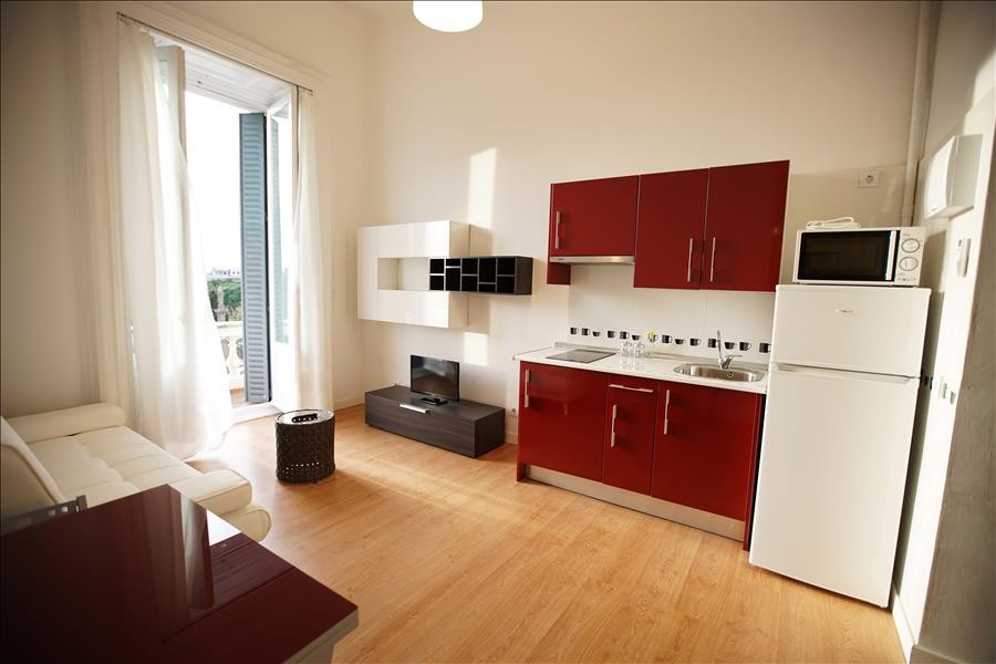 APARTAMENTO EN EL CENTRO DE MADRID CON AIRE ACONDICIONADO, ASCENSOR, BALCÓN, LAVADORA