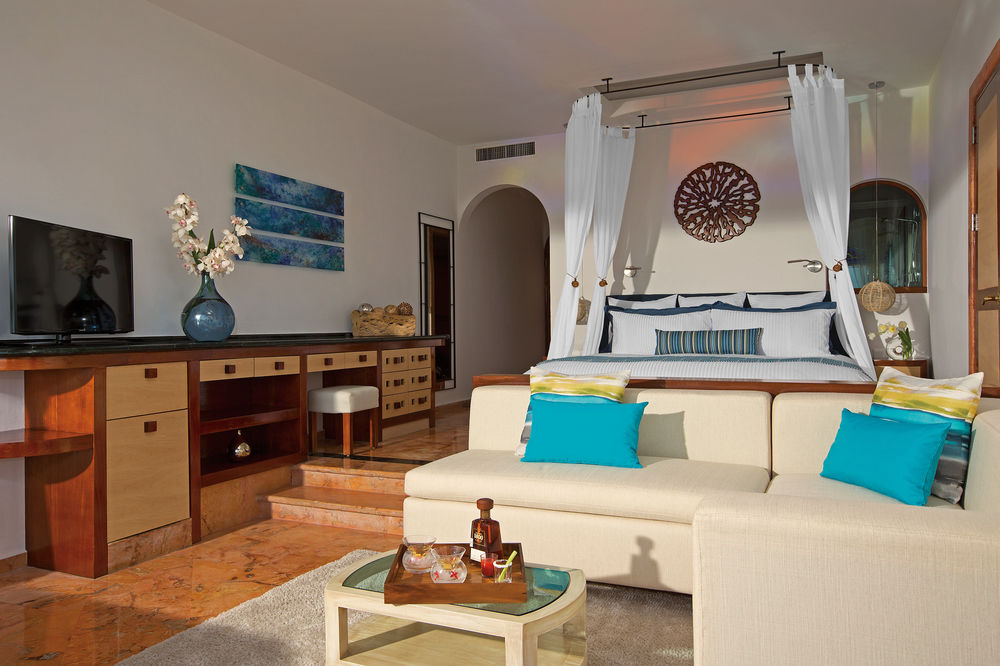 ZOETRY VILLA ROLANDI -JUNIOR SUITE OCEANT FRONT-