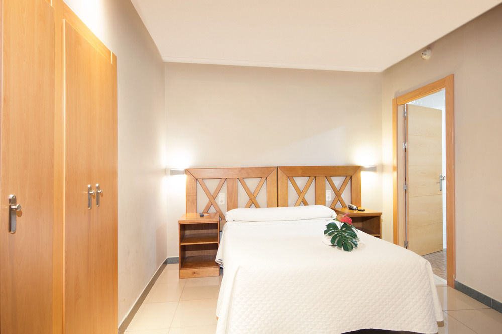 HOSTAL ATENAS - Hotel cerca del Plaza de Bib Rambla